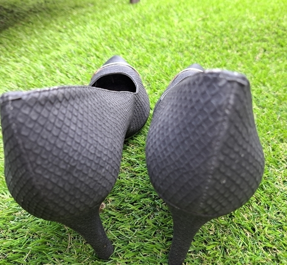 Calvin Klein Belino Black Pointed Toe Slip On Pump Size 7.5 - Picture 8 of 15